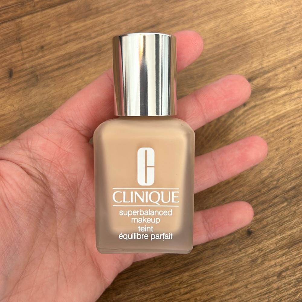 Clinique A72 Foundation